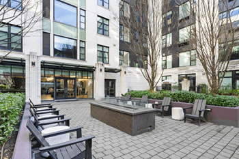 Outdoor patio area at the parker apartments in portland, or 97209
